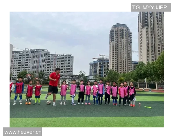 与足球明星同框的难忘瞬间记录我的青春与梦想 与足球明星同框的难忘瞬间记录我的青春与梦想